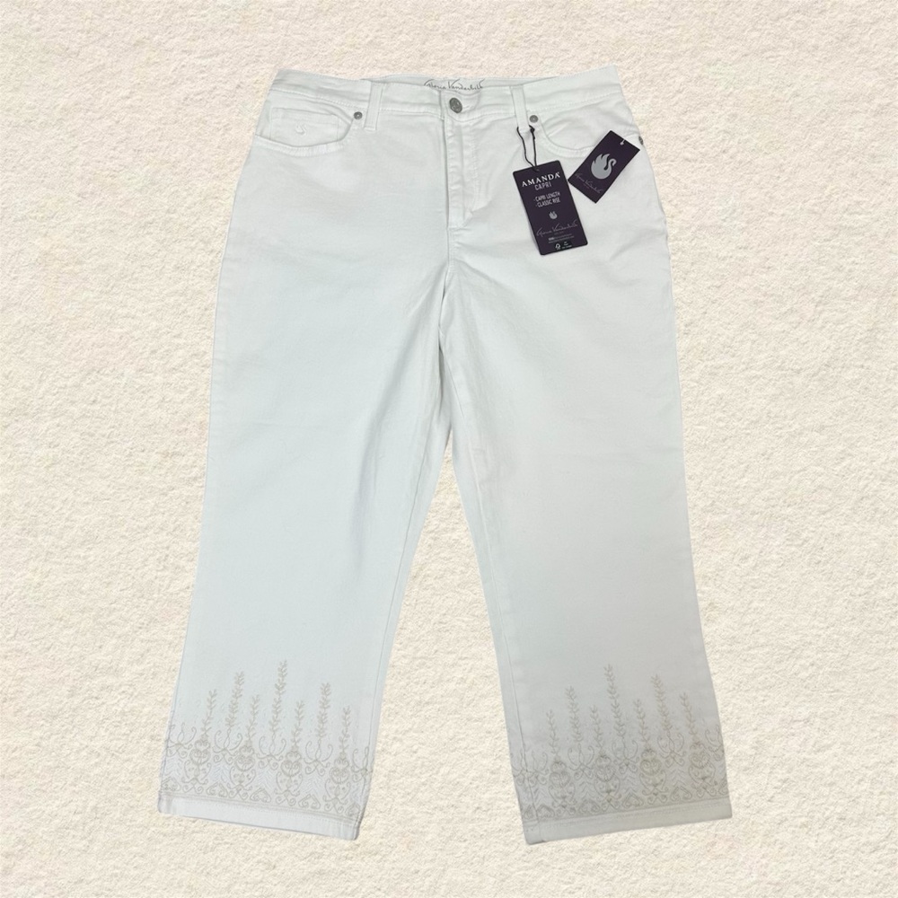 Gloria Vanderbilt White Capri Length Classic Rise Jeans with Embroidery Detail